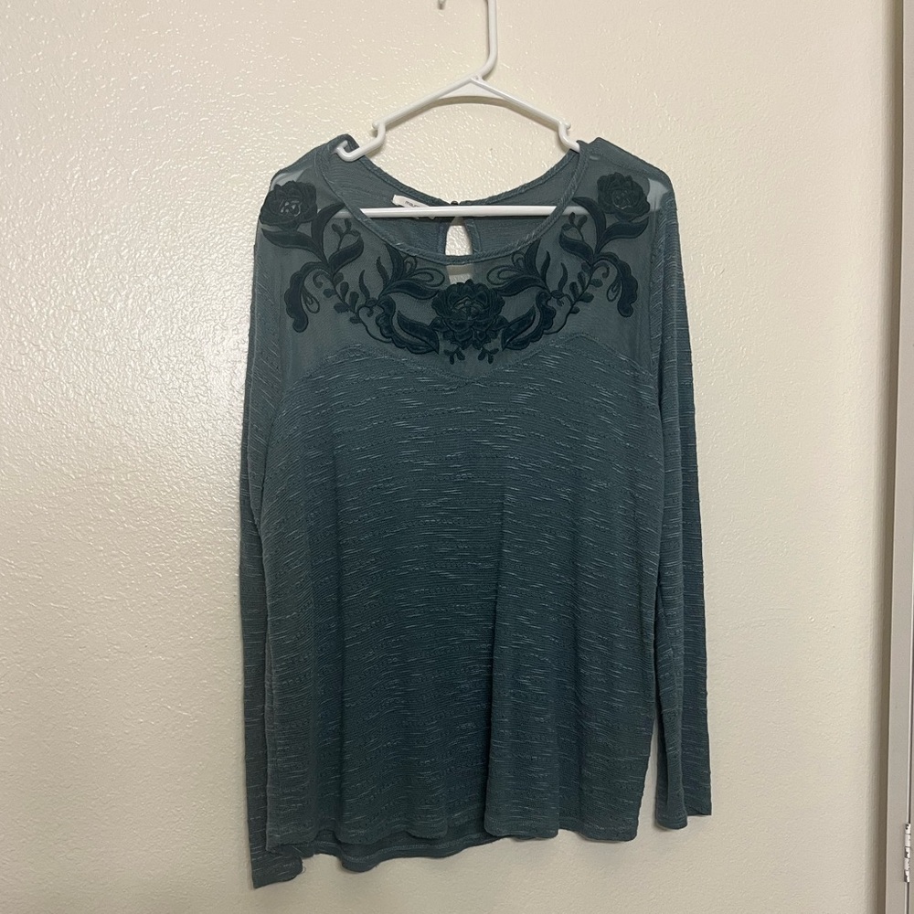 Maurice's women’s Velvet Lace Yoke Long Sleeve Top Green Size 2X - Picture 3 of 3